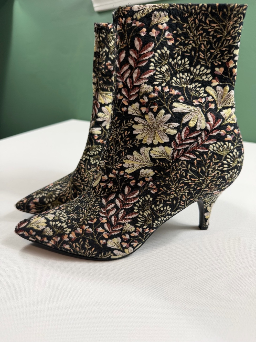 Urban Outfitters Emma Floral Jacquard Tapestry Ankle Boots 8 Whimsigoth Boho